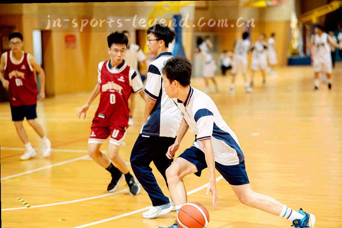 手机、平板和电脑线框中的筛选与横滑交互示意